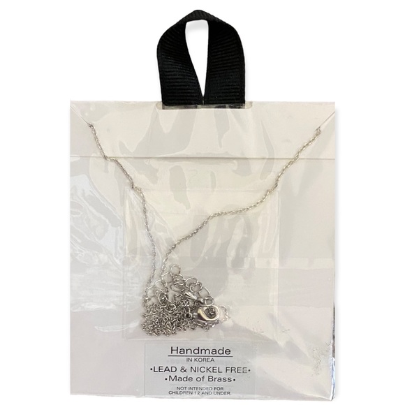 NWT Follow your Heart - Silver Necklace! - Picture 2 of 2